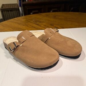Clogg’s US Sherpa Clogs • Khaki • Men’s 9.5/Women’s 11